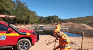 Identificado corpo de homem que se afogou em lagoa de chorume em Patos de Minas Identificado corpo de homem que se afogou em lagoa de chorume em Patos de Minas