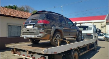 Homem é preso após furtar o próprio carro apreendido pela Polícia Militar na comunidade de Andrequicé Homem é preso após furtar o próprio carro apreendido pela Polícia Militar na comunidade de Andrequicé