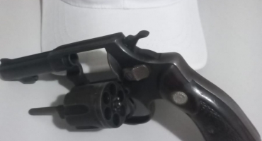 Polícia Militar Rodoviária apreende arma do fogo com motorista embriagado na MGC-354 Polícia Militar Rodoviária apreende arma do fogo com motorista embriagado na MGC-354