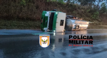 Caminhoneiro fica ferido após veículo aquaplanar e tombar na BR-354, no município de Lagoa Formosa Caminhoneiro fica ferido após veículo aquaplanar e tombar na BR-354, no município de Lagoa Formosa
