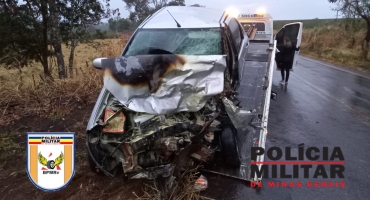 Acidente na MG-230 em Serra do Salitre tira a vida de duas pessoas Acidente na MG-230 em Serra do Salitre tira a vida de duas pessoas