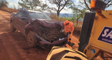 Acidente na estrada de Alagoas na zona rural de Patos de Minas deixa casal ferido Acidente na estrada de Alagoas na zona rural de Patos de Minas deixa casal ferido