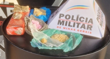 PM localiza grande quantidade de drogas escondidas em lotes vagos na cidade de Patos de Minas PM localiza grande quantidade de drogas escondidas em lotes vagos na cidade de Patos de Minas