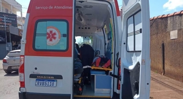 Acidente entre carro e moto em Patos de Minas deixa duas pessoas feridas Acidente entre carro e moto em Patos de Minas deixa duas pessoas feridas
