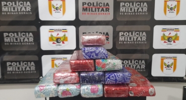 Lagoa Formosa - Motorista e passageiro são presos com 12 tabletes de maconha dentro de veículo na BR-354 Lagoa Formosa - Motorista e passageiro são presos com 12 tabletes de maconha dentro de veículo na BR-354