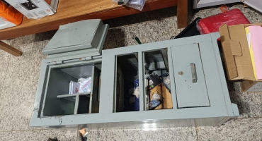Bandidos encapuzados invadem apartamento de empresário em Lagoa Formosa e levam dinheiro, arma e joias Bandidos encapuzados invadem apartamento de empresário em Lagoa Formosa e levam dinheiro, arma e joias