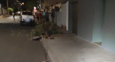 Idoso escapa por centímetros de ser atropelado por motorista com sintomas de embriaguez em Patos de Minas;, VEJA VÍDEO Idoso escapa por centímetros de ser atropelado por motorista com sintomas de embriaguez em Patos de Minas;, VEJA VÍDEO