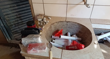 Lagoa Formosa - Durante buscas por preso que tinha fugido algemado Polícia Civil localiza grande quantidade de drogas Lagoa Formosa - Durante buscas por preso que tinha fugido algemado Polícia Civil localiza grande quantidade de drogas