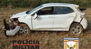 Cruzeiro da Fortaleza - Motorista perde controle em curva e capota carro na BR-146 Cruzeiro da Fortaleza - Motorista perde controle em curva e capota carro na BR-146