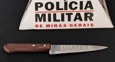 Lagoa Formosa - Menores são apreendidos portando faca em frente a escola na Praça Nossa Senhora da Piedade Lagoa Formosa - Menores são apreendidos portando faca em frente a escola na Praça Nossa Senhora da Piedade