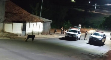 Lagoa Formosa - Ladrão rouba 4 mil reais de pedestre e acaba preso com a ajuda de populares Lagoa Formosa - Ladrão rouba 4 mil reais de pedestre e acaba preso com a ajuda de populares