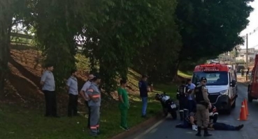 Motociclista fica ferido após se chocar contra traseira de veículo na Avenida JK, em Patos de Minas Motociclista fica ferido após se chocar contra traseira de veículo na Avenida JK, em Patos de Minas