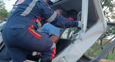Motorista de caminhão fica ferido em grave acidente na BR-354, entre Lagoa Formosa e Carmo do Paranaíba Motorista de caminhão fica ferido em grave acidente na BR-354, entre Lagoa Formosa e Carmo do Paranaíba