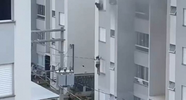 Vídeo mostra moradores de prédio em Patos de Minas pulando do quarto andar para escapar de incêndio Vídeo mostra moradores de prédio em Patos de Minas pulando do quarto andar para escapar de incêndio