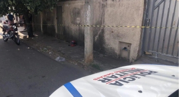 Alvo de tiros que matou criança e jovem em Patos de Minas era apenas o rapaz; Diz Polícia Militar Alvo de tiros que matou criança e jovem em Patos de Minas era apenas o rapaz; Diz Polícia Militar