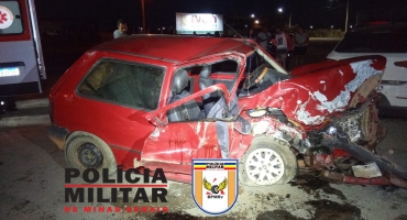 Rio Paranaíba – Acidente na BR-354 envolvendo dois automóveis deixa várias pessoas feridas Rio Paranaíba – Acidente na BR-354 envolvendo dois automóveis deixa várias pessoas feridas