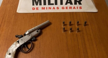 Carmo do Paranaíba – Idoso ameaça vizinhos no bairro Minas Gerais, mas acaba preso com arma de fogo e munições Carmo do Paranaíba – Idoso ameaça vizinhos no bairro Minas Gerais, mas acaba preso com arma de fogo e munições