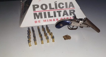Homens são encaminhados para a delegacia após desentendimento que resultou em disparos de arma de fogo Homens são encaminhados para a delegacia após desentendimento que resultou em disparos de arma de fogo