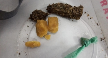Adolescente de 16 anos é encaminhado para a delegacia em Patos de Minas suspeito de tráfico de drogas Adolescente de 16 anos é encaminhado para a delegacia em Patos de Minas suspeito de tráfico de drogas