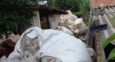 Moradores do bairro Bela Vista em Lagoa Formosa denunciam suposto depósito clandestino de recicláveis 