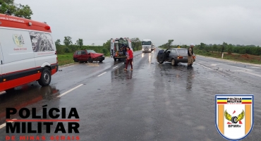 Rio Paranaíba - Acidente envolvendo dois automóveis na BR-354 deixa quatro pessoas feridas Rio Paranaíba - Acidente envolvendo dois automóveis na BR-354 deixa quatro pessoas feridas