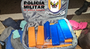 Polícia Militar Rodoviária apreende grande quantidade de droga que era transportada de Uberlândia para Paracatu Polícia Militar Rodoviária apreende grande quantidade de droga que era transportada de Uberlândia para Paracatu