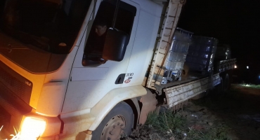 Polícia Militar de Guimarânia localiza caminhão roubado em Lagoa Formosa Polícia Militar de Guimarânia localiza caminhão roubado em Lagoa Formosa
