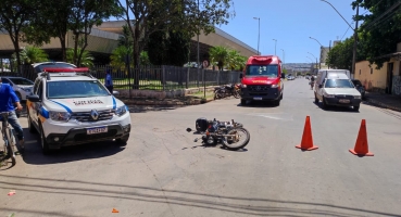 Corpo de Bombeiros de Patos de Minas atende dois acidentes envolvendo motocicletas nesta sexta (10) Corpo de Bombeiros de Patos de Minas atende dois acidentes envolvendo motocicletas nesta sexta (10)