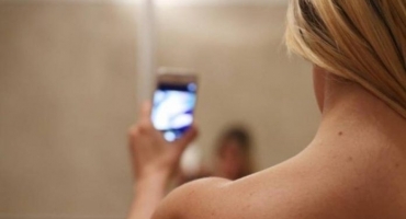 Jovem de 21 anos cai no “golpe do nudes” e perde mais de R$ 1,3 mil em Varjão de Minas Jovem de 21 anos cai no “golpe do nudes” e perde mais de R$ 1,3 mil em Varjão de Minas