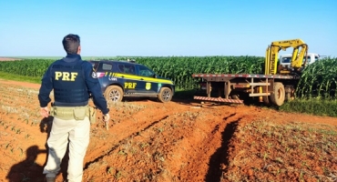 PRF de Patos de Minas intercepta e recupera caminhão roubado em Uberlândia PRF de Patos de Minas intercepta e recupera caminhão roubado em Uberlândia