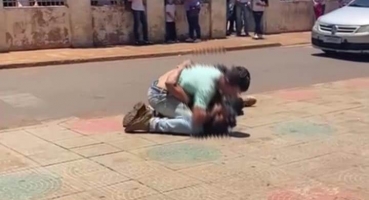 Vídeo mostra aluno sendo agredido por motorista de automóvel em frente a uma escola na cidade de Lagoa Formosa Vídeo mostra aluno sendo agredido por motorista de automóvel em frente a uma escola na cidade de Lagoa Formosa