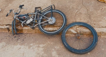 Carmo do Paranaíba - Acidente entre automóvel e bicicleta motorizada deixa adolescente de 13 com ferimentos graves Carmo do Paranaíba - Acidente entre automóvel e bicicleta motorizada deixa adolescente de 13 com ferimentos graves