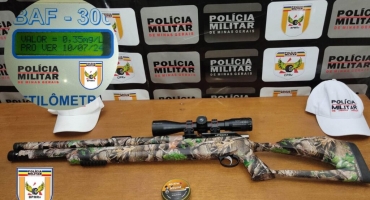 Motorista é preso por embriaguez ao volante e porte de arma de uso restrito Motorista é preso por embriaguez ao volante e porte de arma de uso restrito