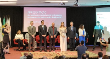 MPMG destina recursos para desenvolvimento de projeto na área da Apicultura no Alto Paranaíba MPMG destina recursos para desenvolvimento de projeto na área da Apicultura no Alto Paranaíba