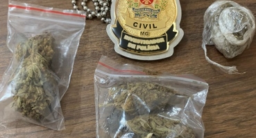 Polícia Civil cumpre mandado e apreende droga no bairro Vila Garcia em Patos de Minas Polícia Civil cumpre mandado e apreende droga no bairro Vila Garcia em Patos de Minas
