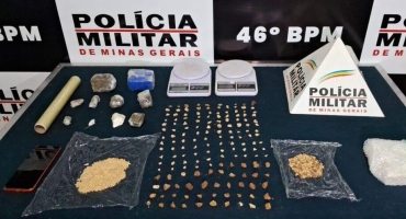 Guimarânia - Polícia Militar realiza apreensão de grande quantidade de drogas; uma pessoa foi presa Guimarânia - Polícia Militar realiza apreensão de grande quantidade de drogas; uma pessoa foi presa