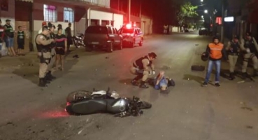 Motociclista em fuga avança parada obrigatória e provoca acidente em Patos de Minas Motociclista em fuga avança parada obrigatória e provoca acidente em Patos de Minas