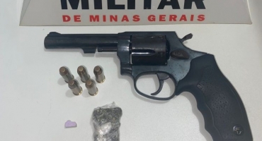 Presidente Olegário - PM apreende duas armas de fogo em menos de 24 horas Presidente Olegário - PM apreende duas armas de fogo em menos de 24 horas
