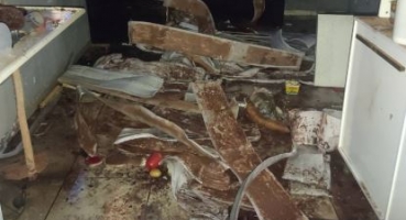 Inconformada com fim de relacionamento mulher de 44 anos coloca fogo na própria casa Inconformada com fim de relacionamento mulher de 44 anos coloca fogo na própria casa