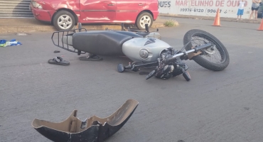 Acidente entre carro e motocicleta deixa uma pessoa gravemente ferida em Patos de Minas Acidente entre carro e motocicleta deixa uma pessoa gravemente ferida em Patos de Minas