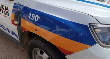 Polícia Militar de João Pinheiro troca tiros com assaltantes na BR-040 e um dos suspeitos morre Polícia Militar de João Pinheiro troca tiros com assaltantes na BR-040 e um dos suspeitos morre