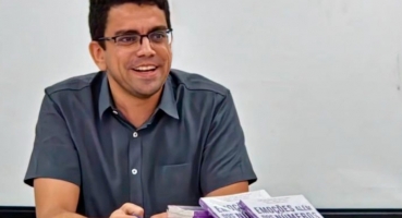 Professor do UNIPAM lança livro com pesquisa que venceu o Prêmio Intercom de Comunicação 2022 Professor do UNIPAM lança livro com pesquisa que venceu o Prêmio Intercom de Comunicação 2022