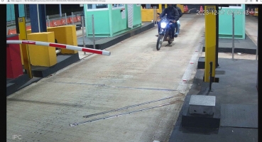 Praça de pedágio na BR-365 é assaltada e criminosos roubam 12 mil reais Praça de pedágio na BR-365 é assaltada e criminosos roubam 12 mil reais