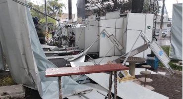Temporal causa estragos na cidade de Patos de Minas na tarde deste domingo (10) Temporal causa estragos na cidade de Patos de Minas na tarde deste domingo (10)