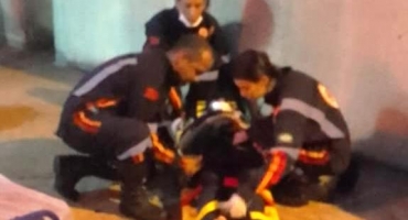 Carmo do Paranaíba - Garota de 14 anos fica gravemente ferida ao sofrer acidente com bicicleta e bater a cabeça em muro de residência Carmo do Paranaíba - Garota de 14 anos fica gravemente ferida ao sofrer acidente com bicicleta e bater a cabeça em muro de residência