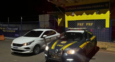 Patos de Minas - PRF recupera veículo e prende homem por apropriação indébita do automóvel Patos de Minas - PRF recupera veículo e prende homem por apropriação indébita do automóvel