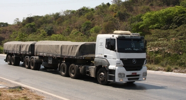 Natal e Ano Novo - Veículos de grande porte terão tráfego restrito nas rodovias estaduais durante os feriados Natal e Ano Novo - Veículos de grande porte terão tráfego restrito nas rodovias estaduais durante os feriados