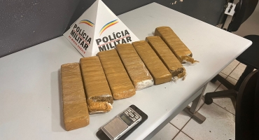 PM de Patos de Minas realiza apreensão de grande quantidade de droga no bairro Alto Limoeiro PM de Patos de Minas realiza apreensão de grande quantidade de droga no bairro Alto Limoeiro