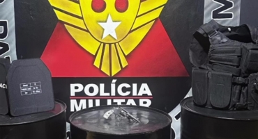 Jovem tenta matar colega de trabalho com arma sem munição na cidade de Patos de Minas Jovem tenta matar colega de trabalho com arma sem munição na cidade de Patos de Minas