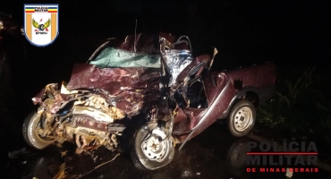 Serra do Salitre - Motorista de 65 anos morre em acidente na MG-230 Serra do Salitre - Motorista de 65 anos morre em acidente na MG-230